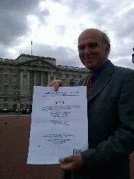 Vincent Cable outside Buckingham Palace (photography: Andrew Reeves)
